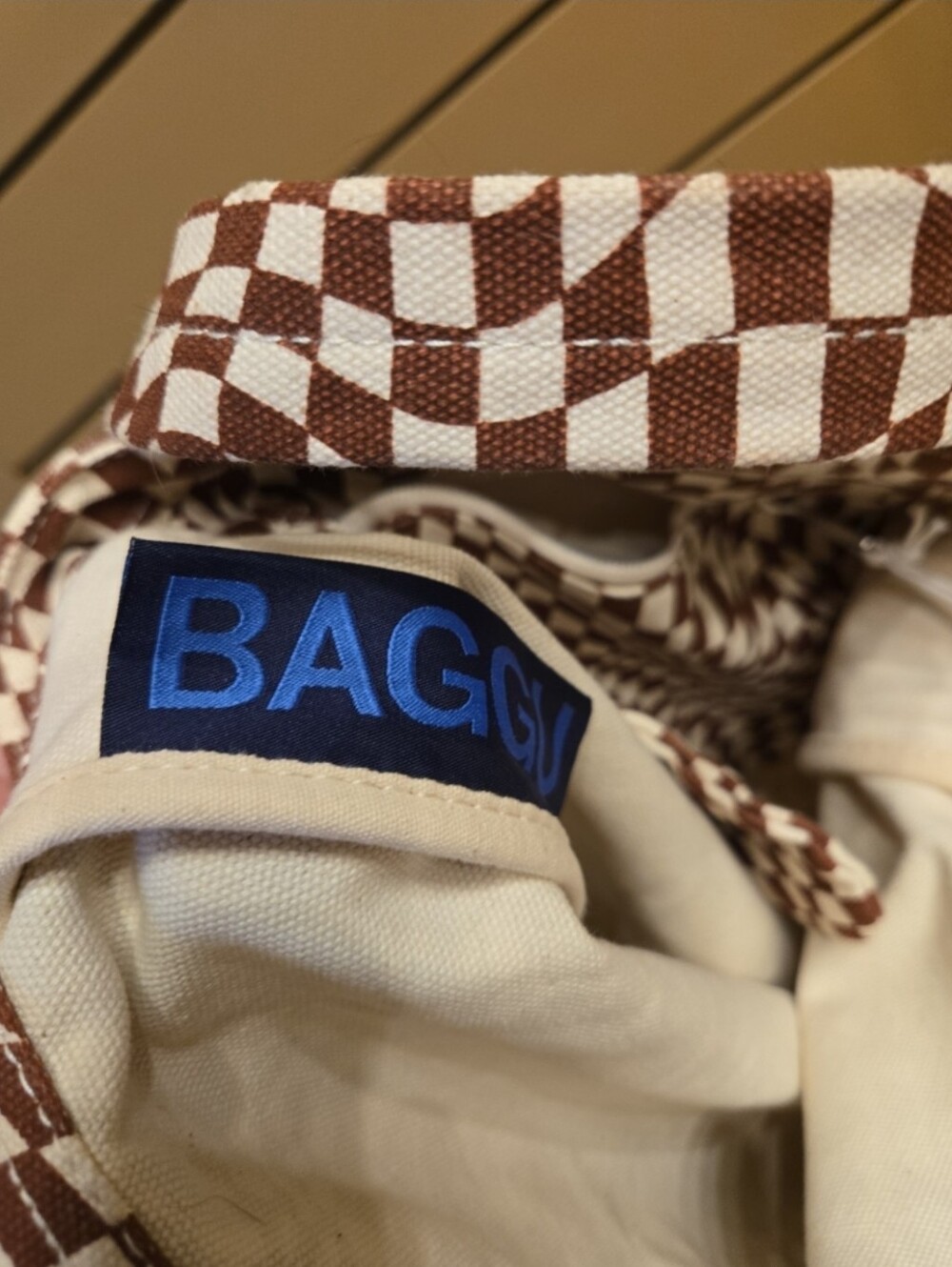 BAGGU Horizontal Duck Bag Maroon Trippy Checker pattern - Picture 8 of 8